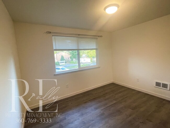 Building Photo - Remodeled w Heat Pump and Large Deck