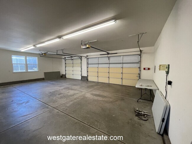 Building Photo - 786 El Paseo Dr
