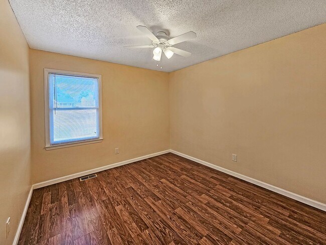 Building Photo - Charming 3 Bed, 2 Bath Home in Douglasvill...