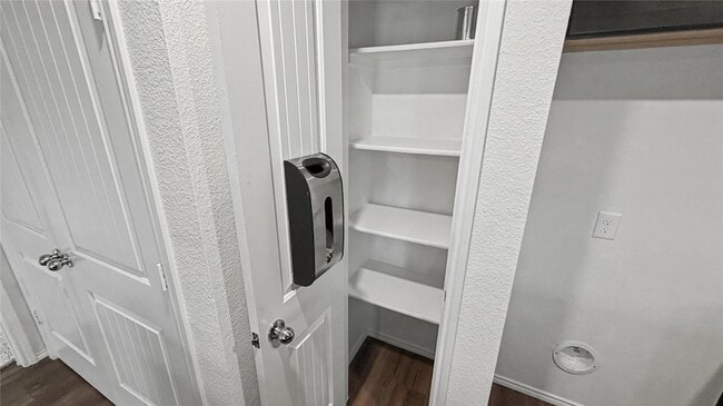 Building Photo - 1816 Barrie Wy