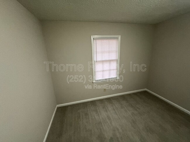 Building Photo - 2257 Sherwood Ave
