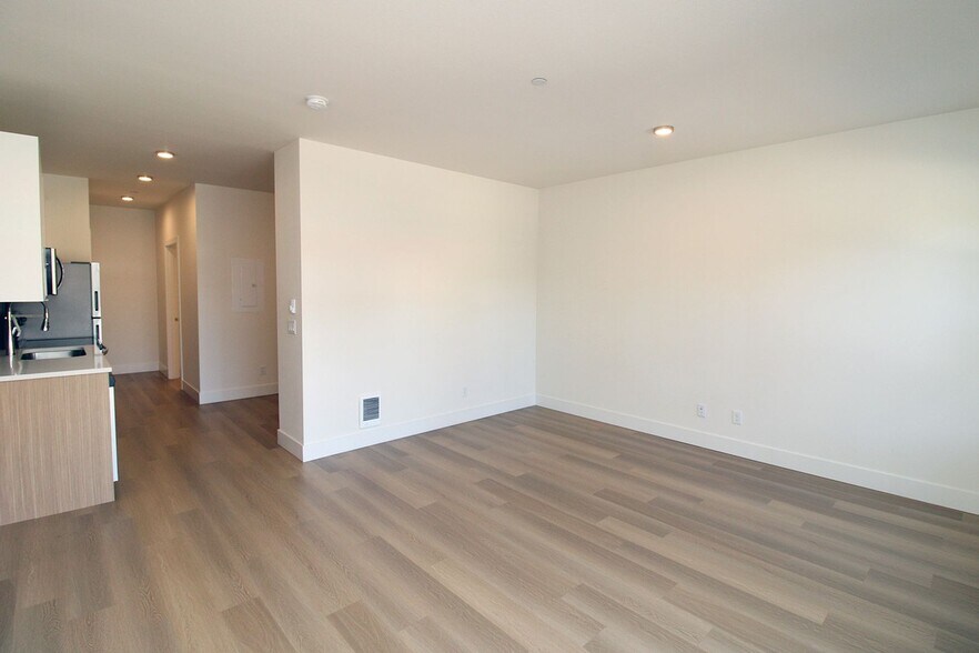 Building Photo - 8417 SW 24th Ave