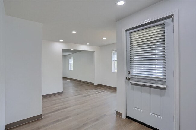 Building Photo - 153 Kathleen Dr
