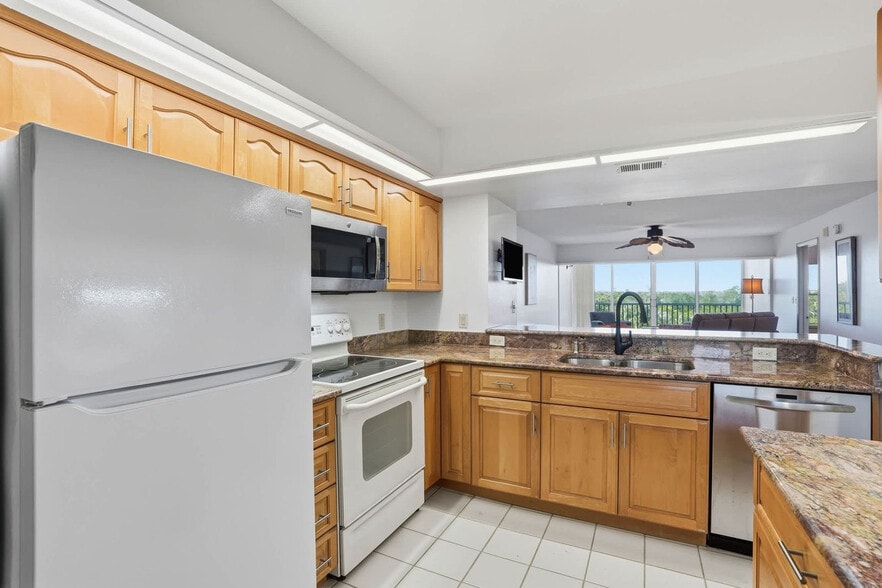 Building Photo - 300 Stevens Landing Dr