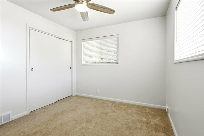 Building Photo - 3036 Sequoia Dr