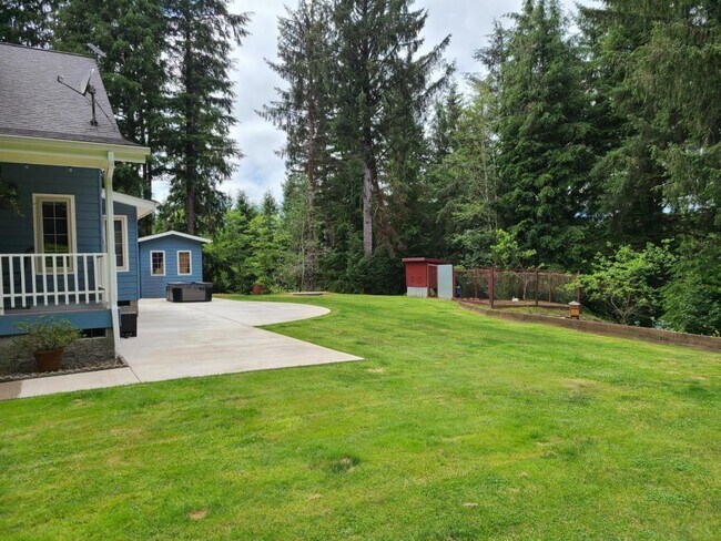 Building Photo - 389 Yasek Loop