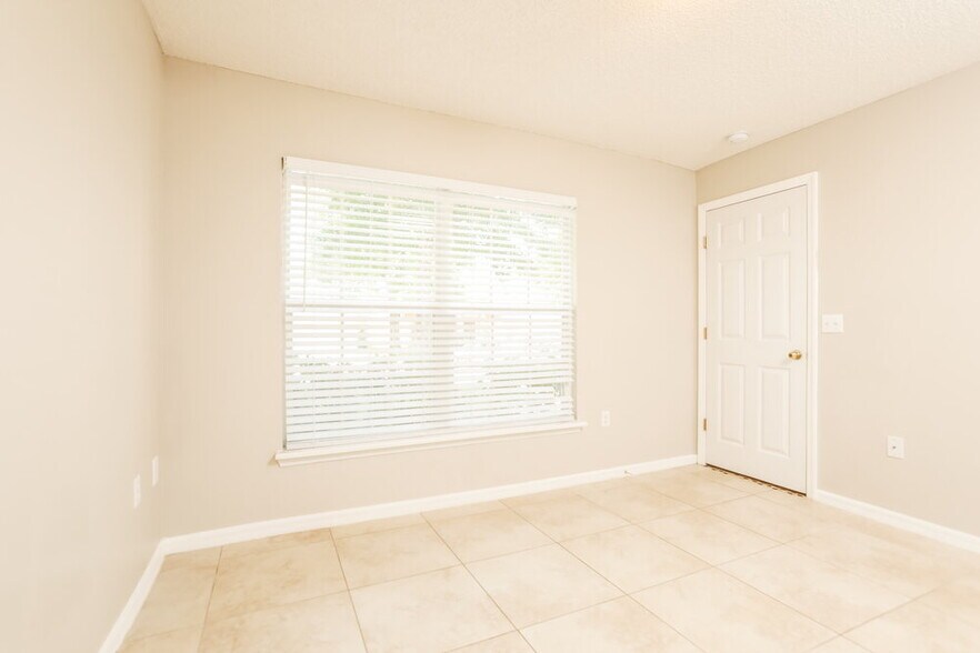 Building Photo - 17510 Silver Creek Ct