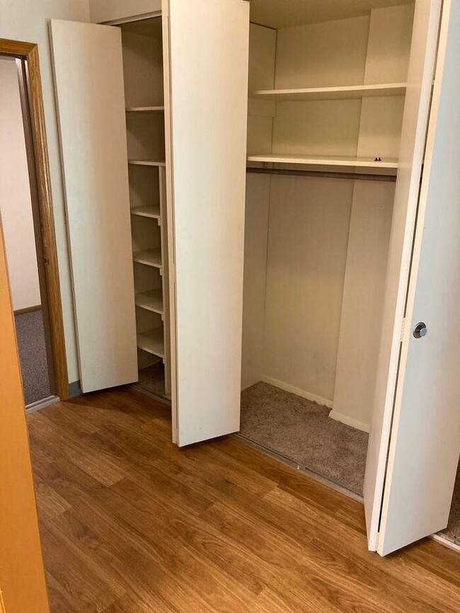 Building Photo - $1,300 | 2 Bedroom, 2 Bathroom Condo | Des...