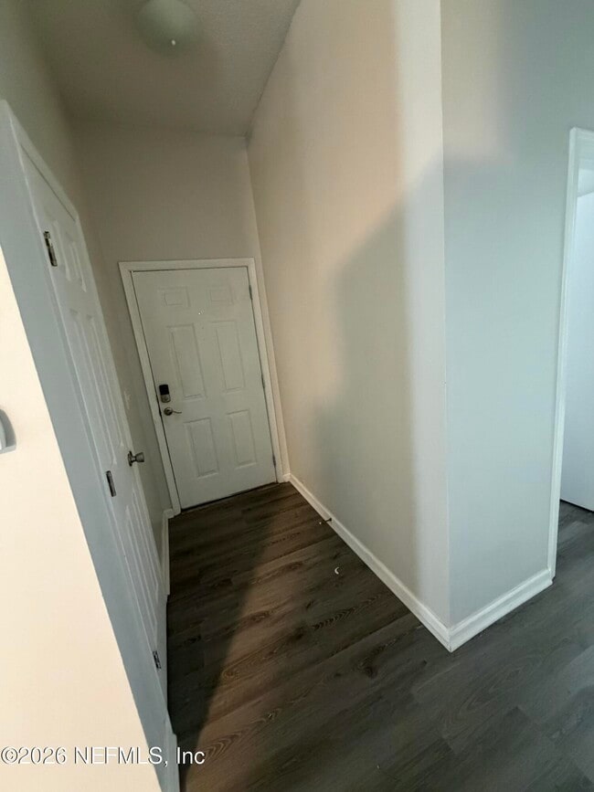 Building Photo - 286 Main St