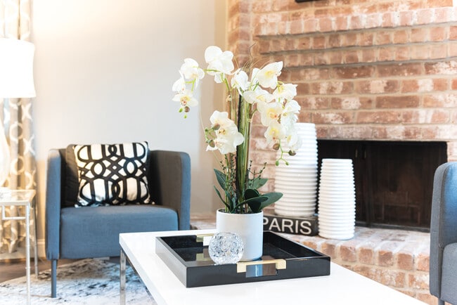 Building Photo - 1043 Grand Jct Dr