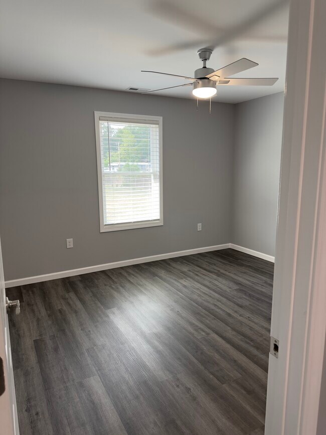 Building Photo - 105 Leslies Home Dr