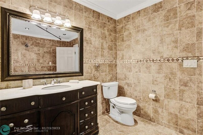 Building Photo - 361 SW 60th Ave