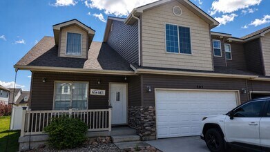 Building Photo - 3 Bed 2.5 Townhome