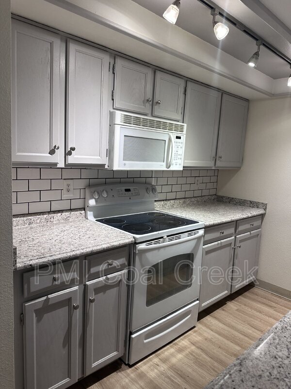 Building Photo - 2902 Shadow Creek Dr