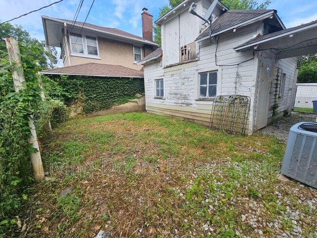 Building Photo - 2135 Garfield St