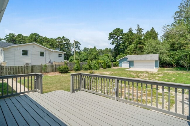 Building Photo - 183 Chestnut Neck Rd