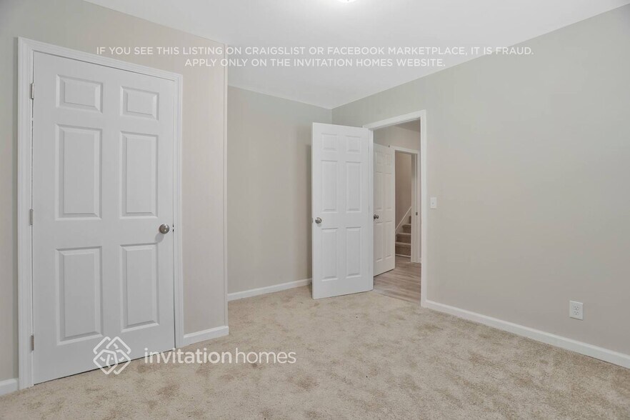 Building Photo - 994 Oak Moss Dr