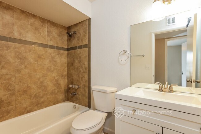 Building Photo - 4558 W Onyx Ave