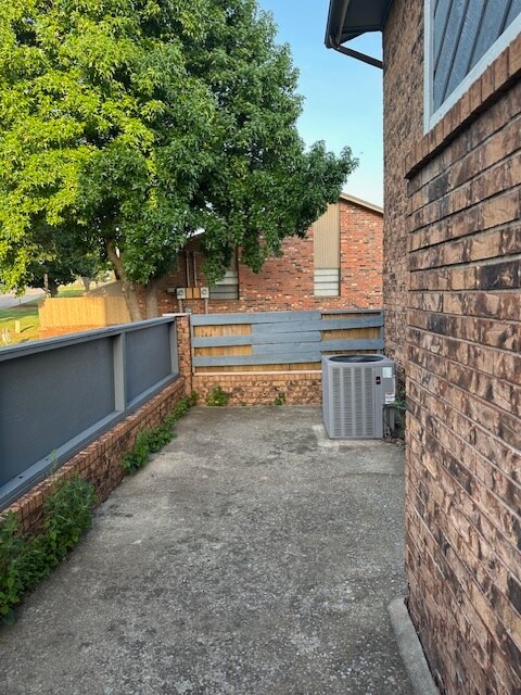 Building Photo - 4623 Hemlock Ln