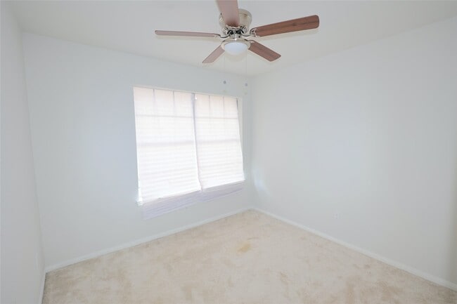 Building Photo - 3229 Continental Dr