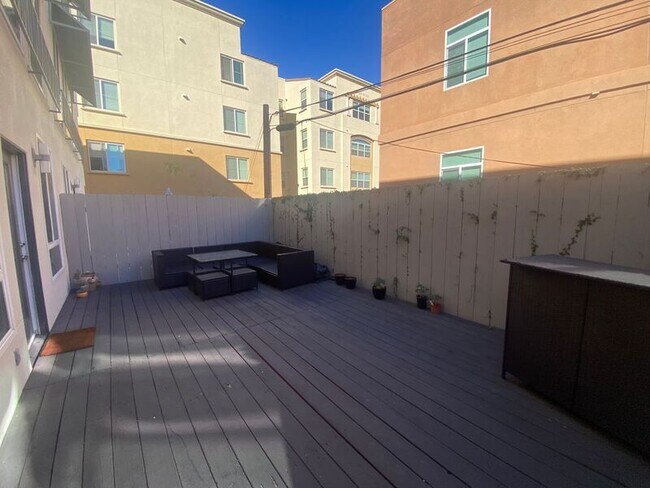 Building Photo - 5540 Lindo Paseo