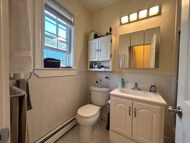 Building Photo - 340 Putnam Ave