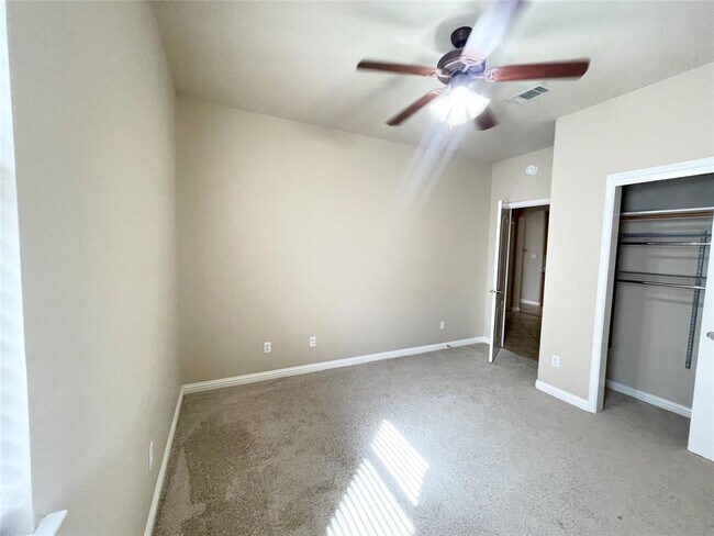 Building Photo - 300 Steer Acres Ct