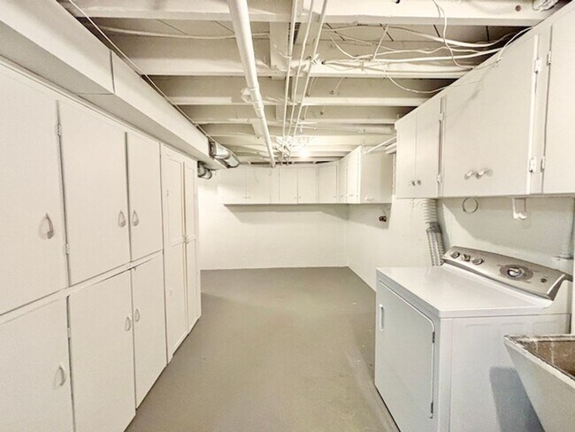 Building Photo - FREE AUGUST RENT!! - Harris Park Brick Ranch