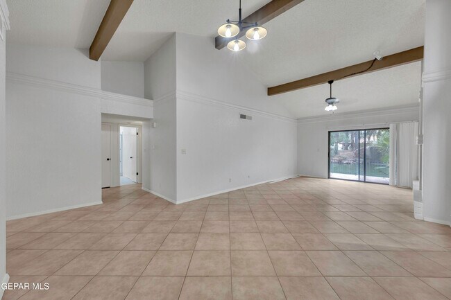 Building Photo - 620 Lakeway Dr