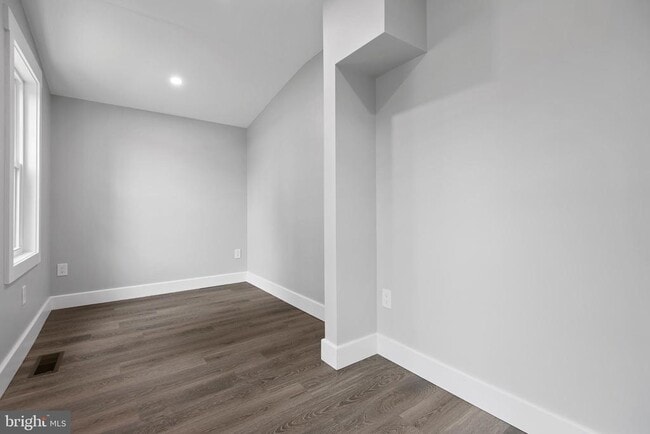 Building Photo - 211 W Broad St