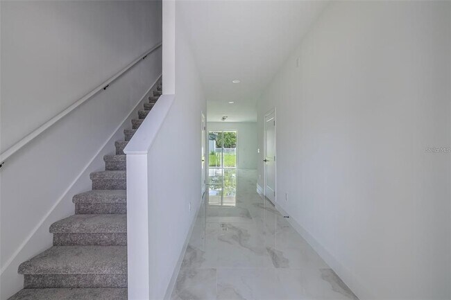 Building Photo - 2057 BARROSO