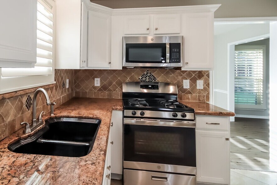 Building Photo - 19610 Plymouth Ridge Ln