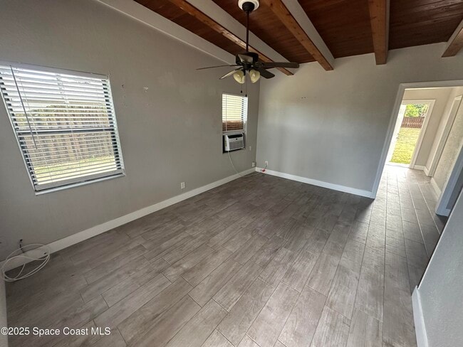 Building Photo - 1604 S Miramar Ave
