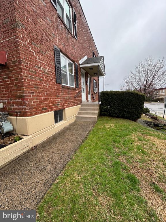 Building Photo - 3 E Park Rd