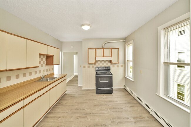 Building Photo - 180 Westville St