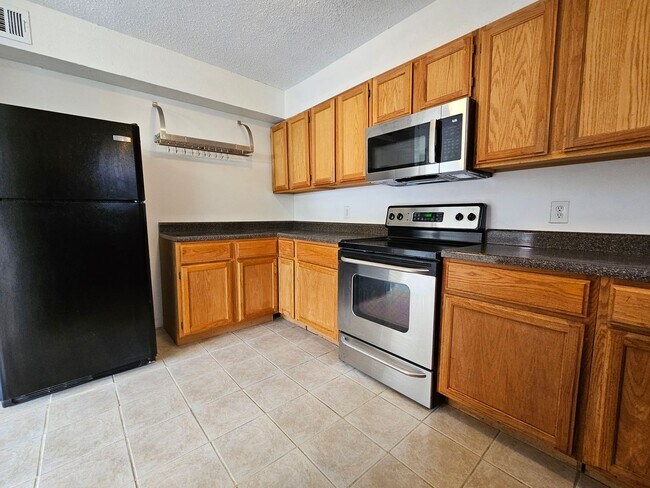 Building Photo - 129 Crystal Bend