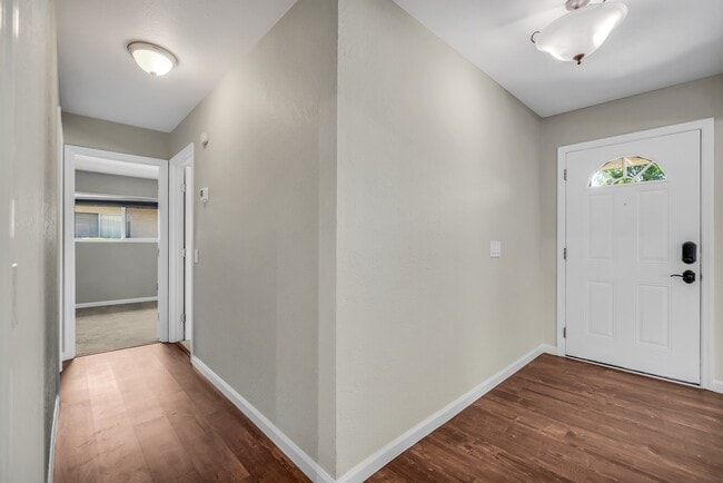 Building Photo - 1035 Mohr Ln
