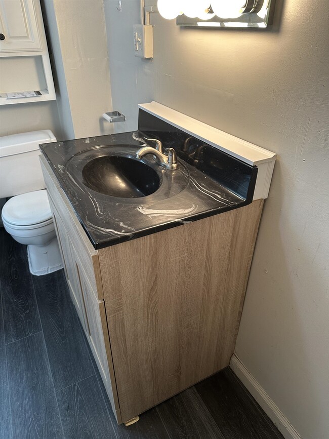 Building Photo - 425 S Prairie Ave