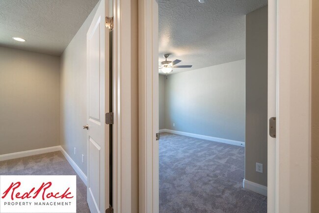Building Photo - Stunning 4 Bedroom Townhome in Hurricane H...