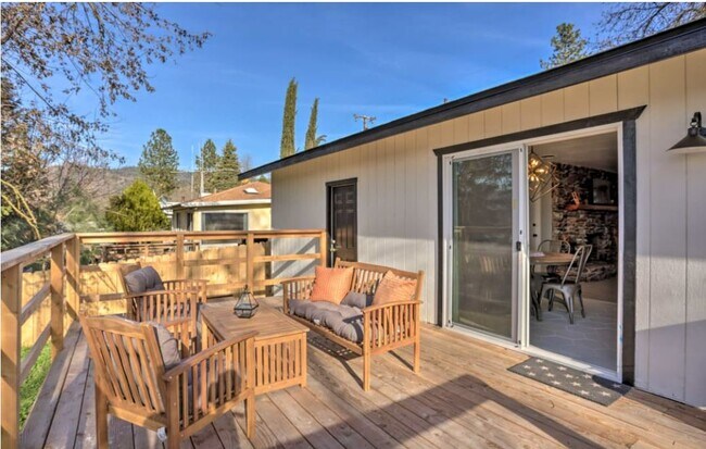 Building Photo - 40902 Ely Way