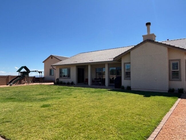 Building Photo - Kings Ranch