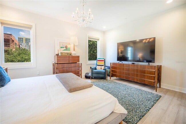 Building Photo - 536 4th Ave S