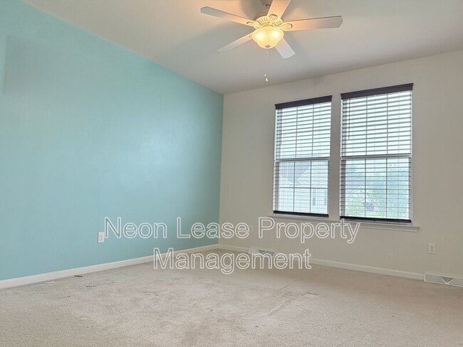 Building Photo - 214 Redstone Ct