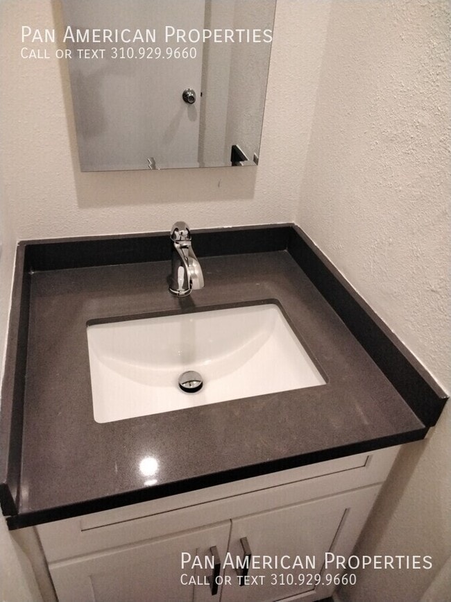 Building Photo - 6625 1/2 Crenshaw Blvd.-