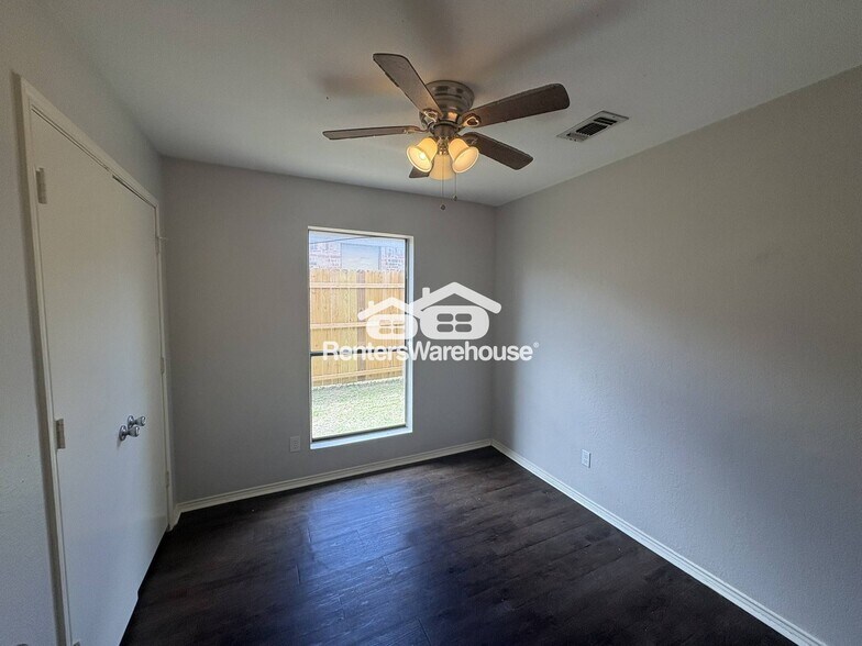 Building Photo - 10258 Maverick Dr