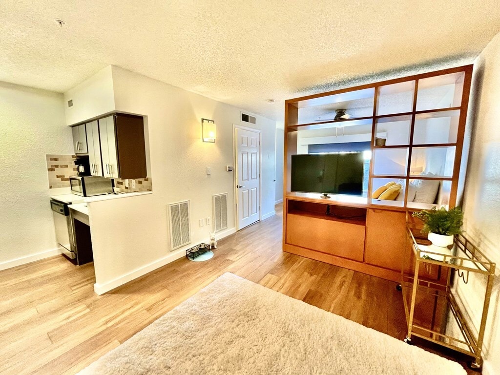 Building Photo - 10001 N Capital of Texas Hwy