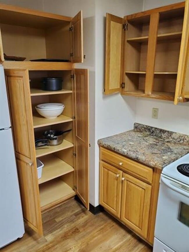 Building Photo - 7 Bed 2.5 Bath House for Rent