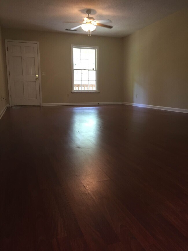 Building Photo - 212 Henderson St