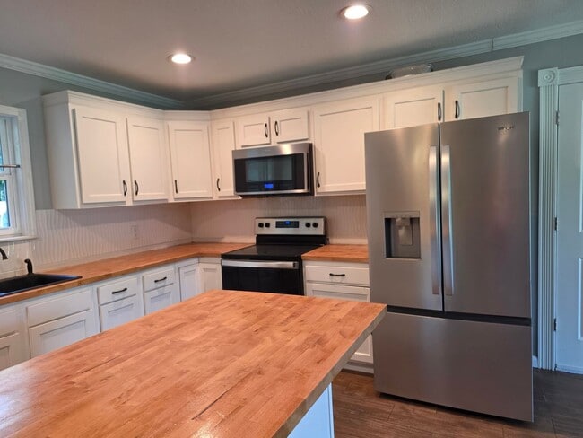 Building Photo - Gautier Property