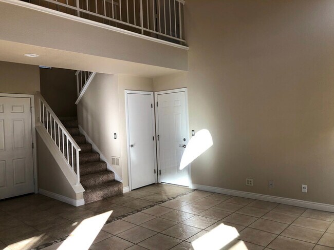 Building Photo - Cozy & Well-Maintained Home in a Peaceful ...